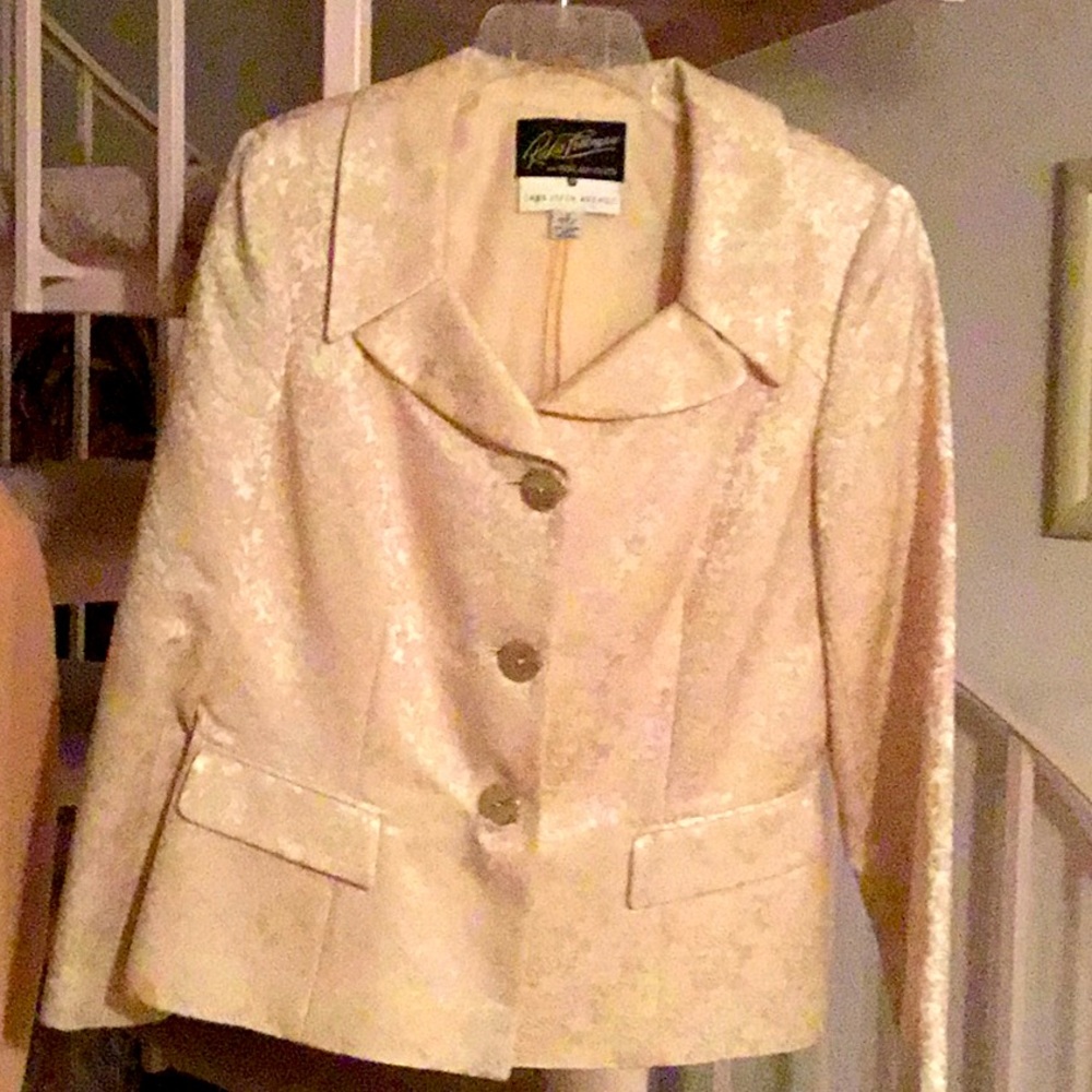 Saks Fifth avenue two pieces suits size 12 cream color